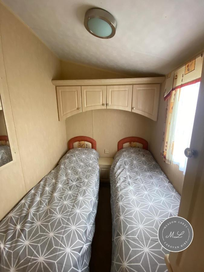 Coral Beach - Row 73 Van 2, Central Heating, Wifi, Bed Linen - Meadow Lakes Caravan & Lodge Hire Ingoldmells Ngoại thất bức ảnh